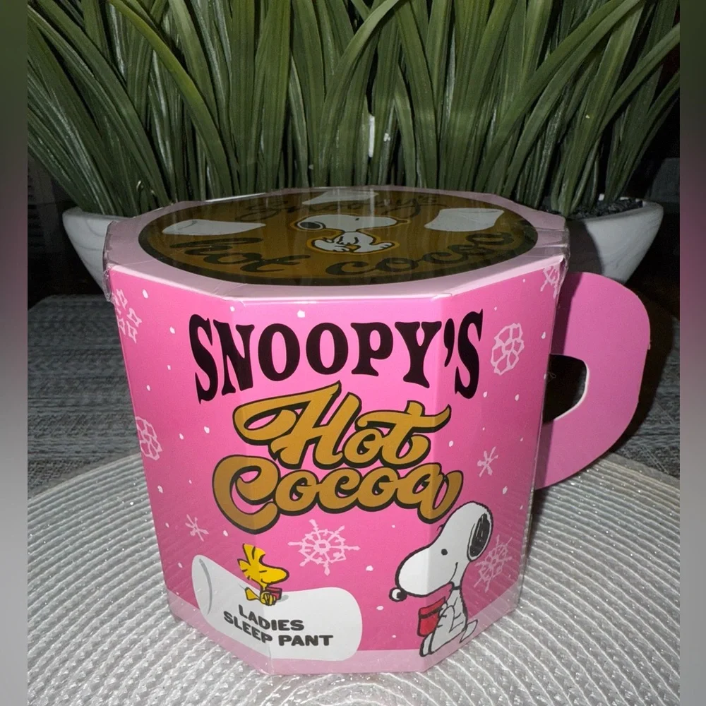Snoopy's Hot Cocoa Graphic Sleep Pants - Picture 1 of 7